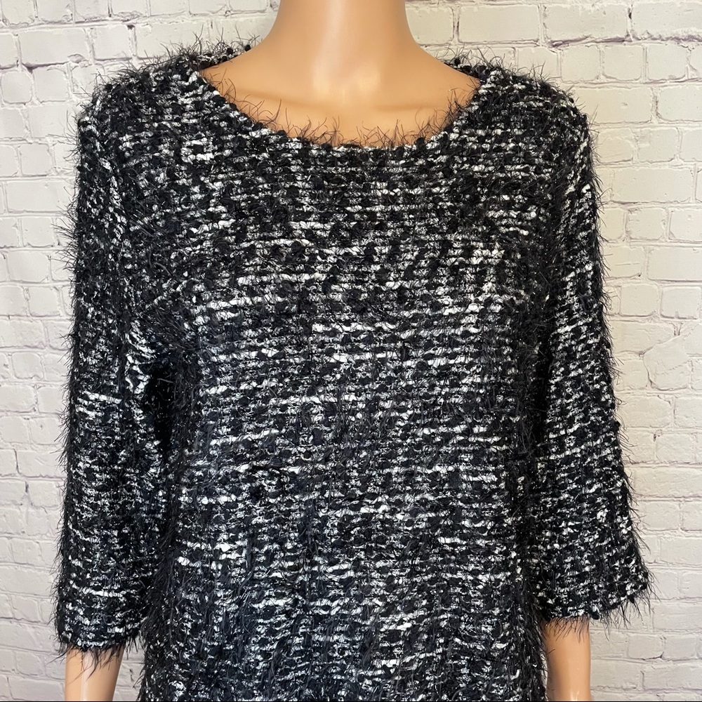 Vince camuto Extremely soft black and white mid-sleeve  sweater size medium - Picture 3 of 13